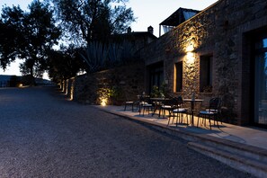 Outdoor dining - The Farmhouse "Poggio Del Pero" Is Situated In Panicale (Panicale)