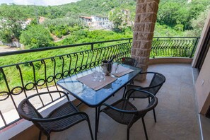 Deluxe Apartment, Sea View | Lanai - Rosmarino (Pržno)