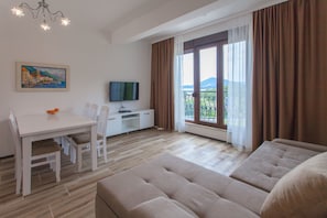Departamento Confort, vista al mar | Caja de seguridad en la habitación, muebles diferentes y insonorización 