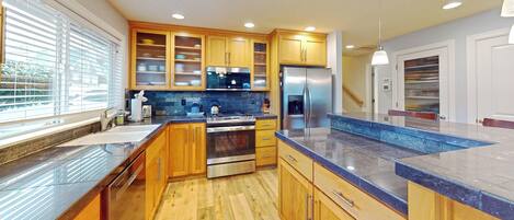 冰箱、微波炉、烤箱、炉灶