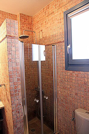 Haartrockner, Handtücher, Toilettenpapier