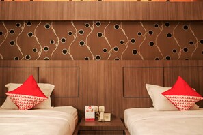 Quarto duplo standard | Escrivaninha, Wi-Fi de cortesia, roupa de cama