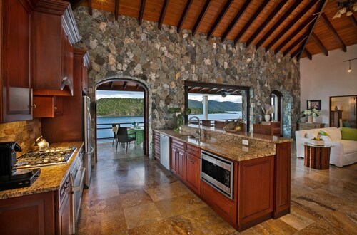 Blackbeard's Hideaway at Steele Point