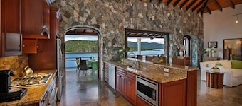 Blackbeard's Hideaway at Steele Point