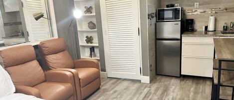 1 chambre, fer et planche à repasser, Wi-Fi gratuit, draps fournis