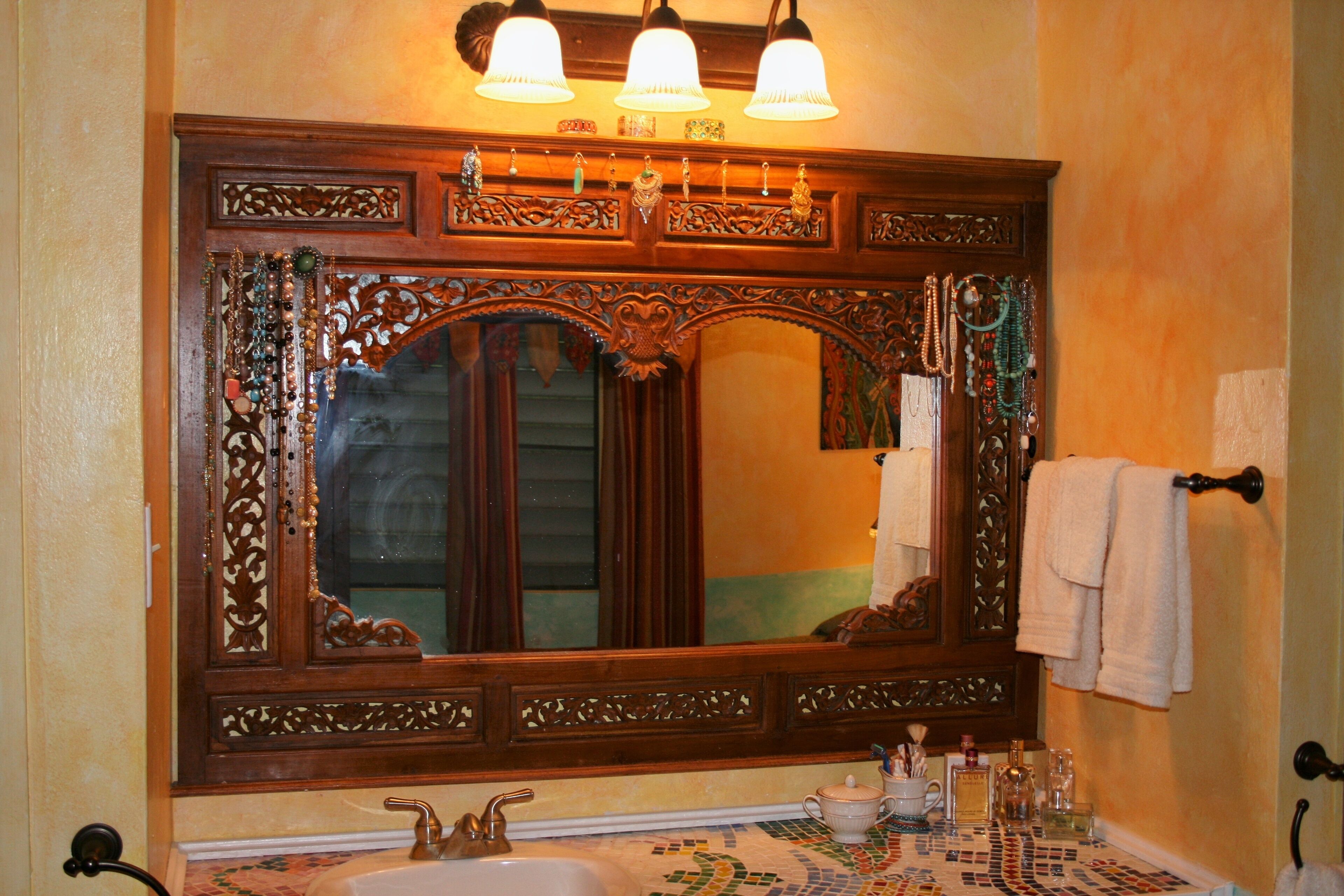 Dusche, Haartrockner, Handtücher, Toilettenpapier