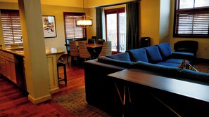 Fernseher, Kamin, Videospiele, DVD-Player