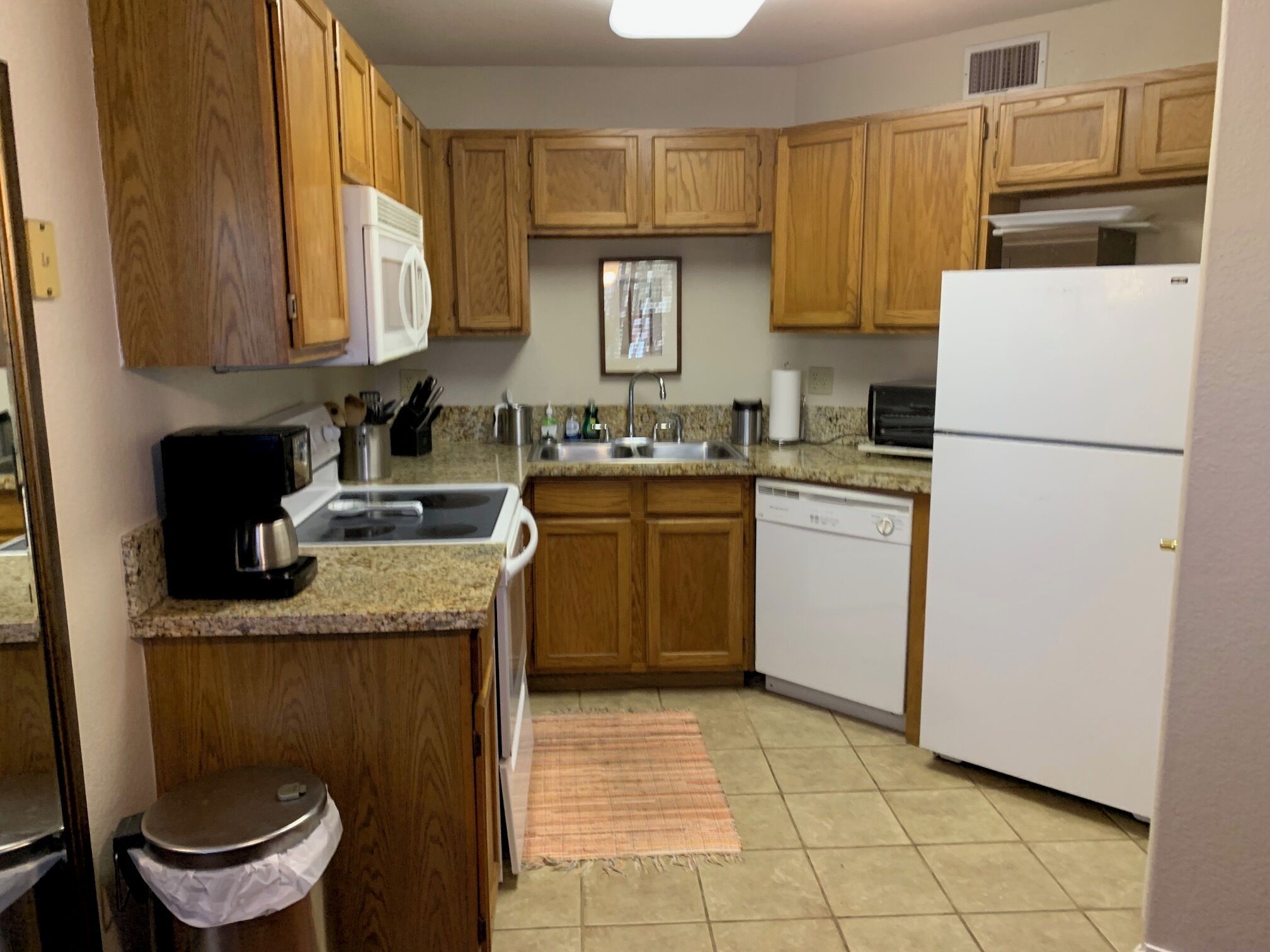 雪櫃、微波爐、焗爐、爐具