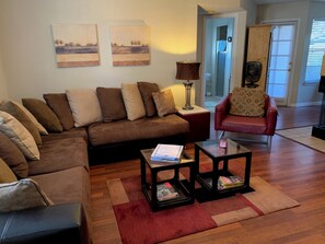 Smart-TV, Kamin, Bücher