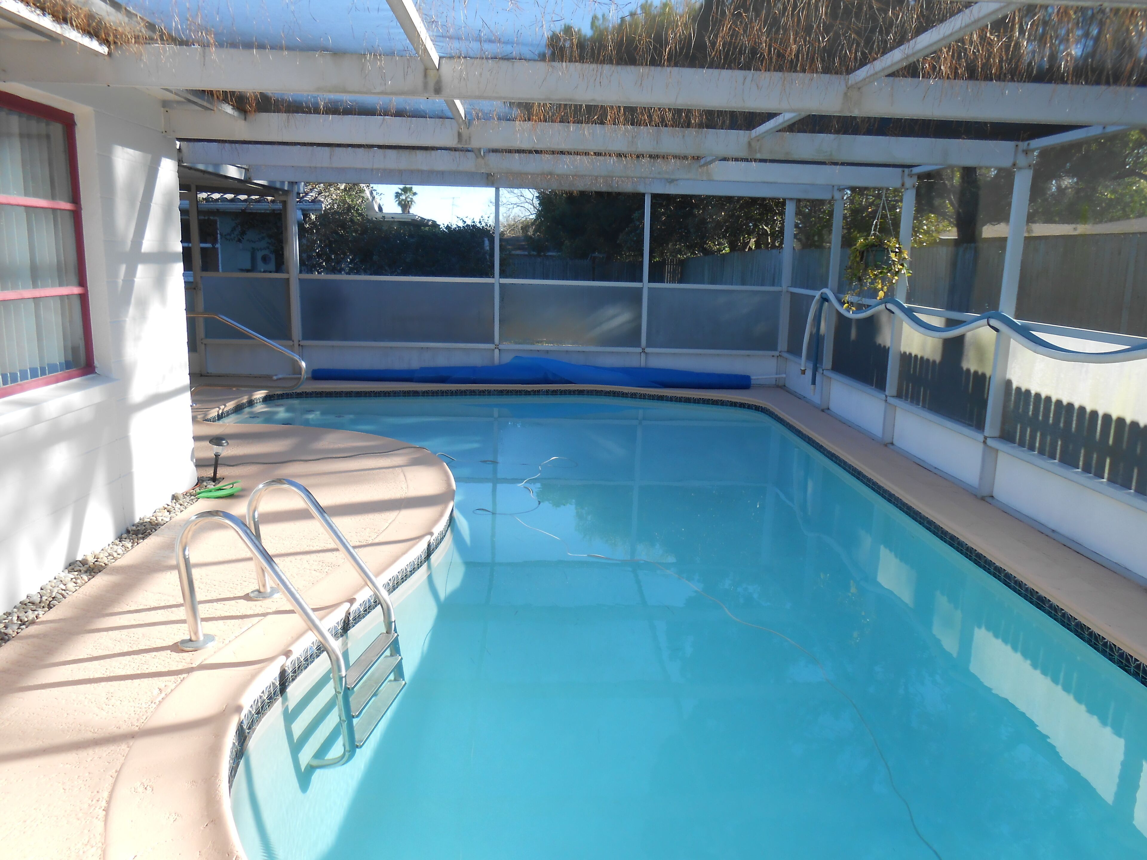 Quiet and private screened in pool home 2br/2 bath, hot tub - fully equipped 