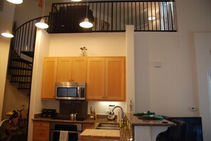 Coffee/tea maker, fridge, microwave, oven