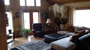 TV, fireplace, DVD player, books - Authentic Alaskan slice of heaven (Wasilla)
