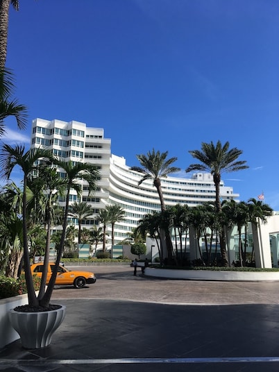 Best Rates! Fontainebleau Sorrento 2 Queen Beds w/Sofabed. Free Spa Passes/Valet