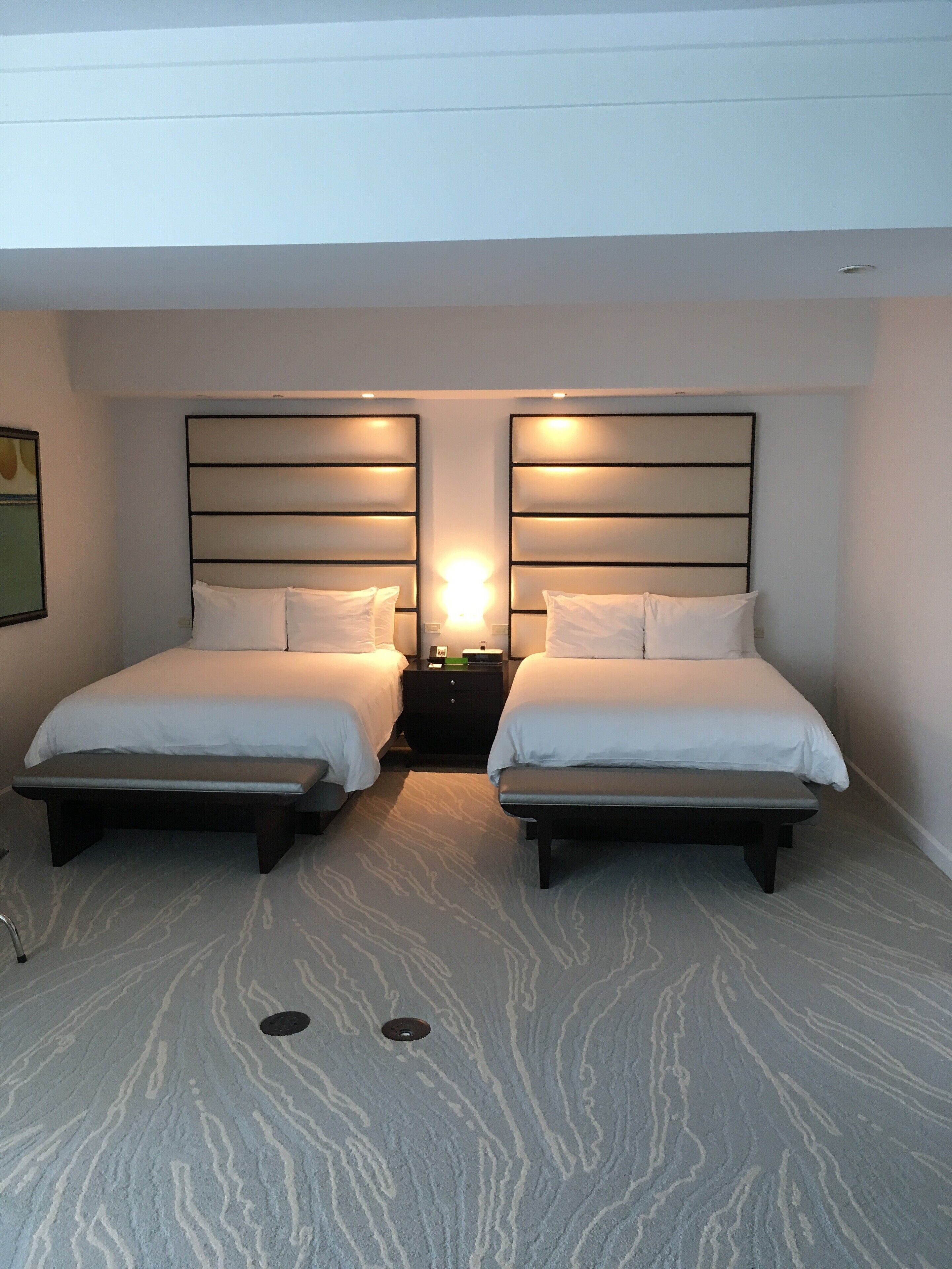 Best Rates! Fontainebleau Sorrento 2 Queen Beds w/Sofabed. Free Spa Passes/Valet