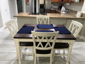 Dining - Beautifully updated Queens Bay Condo with exceptional view (Lake Havasu City)