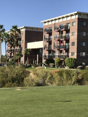Exterior - Beautifully updated Queens Bay Condo with exceptional view (Lake Havasu City)