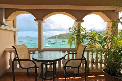 Grande Bay SURFSIDE Studio, Beachfront, Perfect View/Location