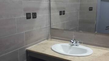 Double Room, Private Bathroom | Bathroom sink