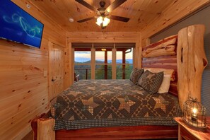 Room - Mountain View Pool Lodge Cabin (Sevierville)