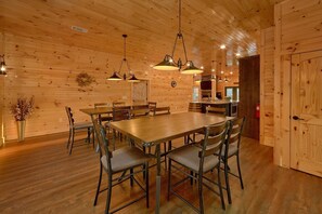 Dining - Mountain View Pool Lodge Cabin (Sevierville)
