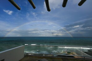 Property grounds - Breathtaking 7 Bedroom Villa on the Ocean with a Infinity Private Pool (Isla Mujeres)