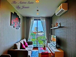 Living area - Modern suite, 48~Smq , Great location, Near CM Night Bazaar. (Tambon Chang Khlan)