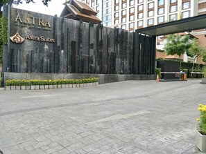 Property grounds - Modern suite, 48~Smq , Great location, Near CM Night Bazaar. (Tambon Chang Khlan)