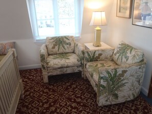 Smart TV, chimenea y videoteca 