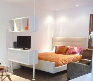 1 bedroom, iron/ironing board, WiFi, bed sheets - Peaceful Urban Oasis in Award Winning Garden (Los Angeles)