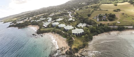 På stranden, liggestole, badehåndklæder