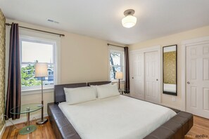 5 bedrooms, desk, iron/ironing board, free WiFi