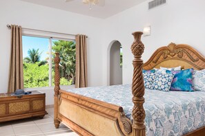 4 bedrooms, desk, iron/ironing board, travel crib