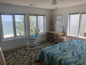 5 bedrooms, desk, iron/ironing board, free WiFi