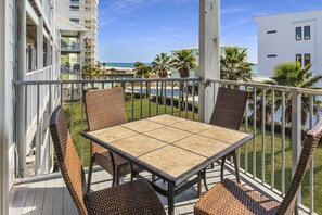 Outdoor dining - Spacious Beachside Condo (Orange Beach)