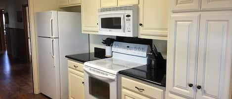 Cookware/dishes/utensils