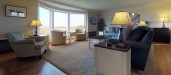 OCEAN FRONT: PACIFIC HAVEN:  On the Prom: Seaside Vacation Homes, Inc Managed 