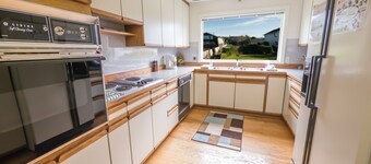 OCEAN FRONT: PACIFIC HAVEN: On the Prom: Seaside Vacation Homes, Inc Managed