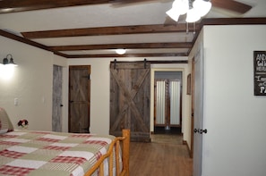 3 bedrooms, desk, iron/ironing board, WiFi