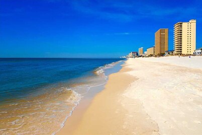 Stunning Beachfront Condo! Free Beach Chair Service! Short walk to Pier Park!