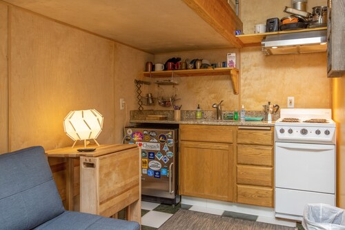 Petit condo fonctionnel skis aux pieds situé juste à côté des pistes!