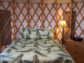 Een strijkplank/strijkijzer, gratis wifi, beddengoed