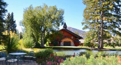 Ihanteellisella paikalla muutaman minuutin päässä Ketchumista, Sun Valleystä ja Bald Mountainista.