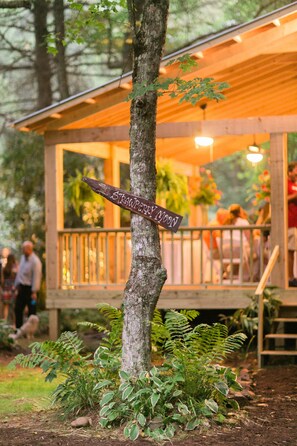 Property grounds - Pebble Creek Magical Retreat 23 acres Sleeps 17 Log House Large Shelter Deck (Laurel Fork)