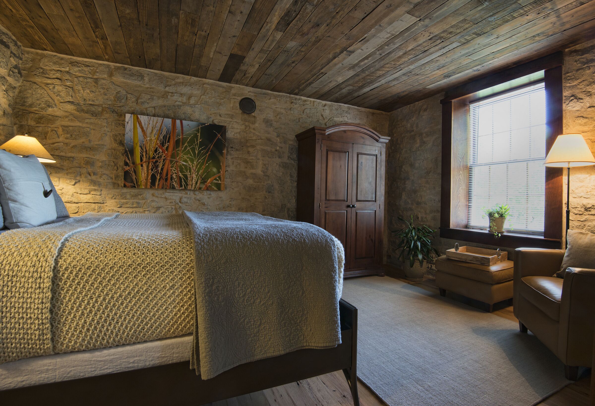 4 slaapkamers, een strijkplank/strijkijzer, gratis wifi, beddengoed