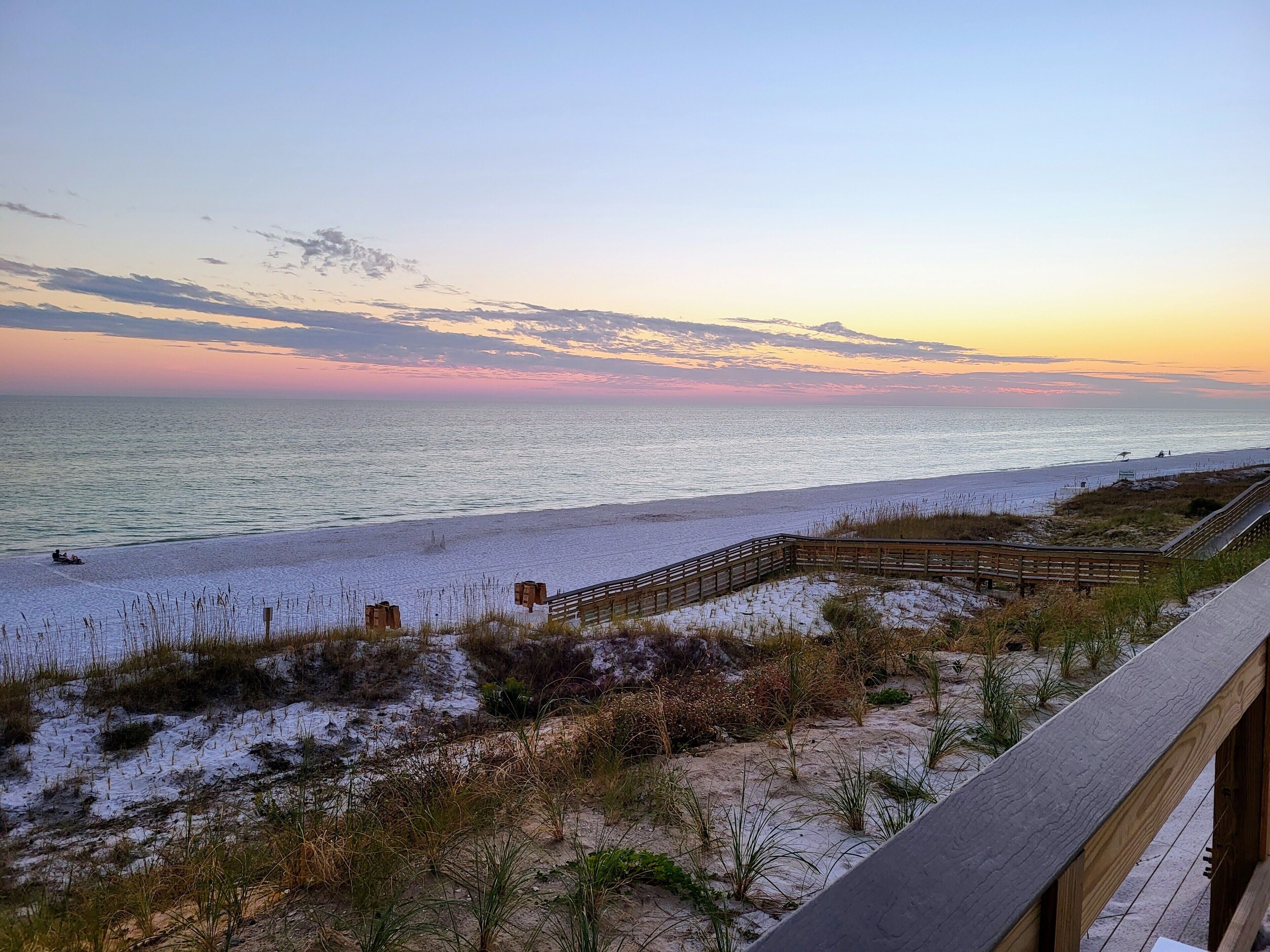 På stranden og solsenger