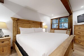 2 bedrooms, WiFi - Top of the Village - Slope 101 (Snowmass Village)