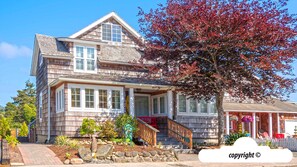 Exterior - HOT TUB: THE BEACH BALL HOUSE: 650ft to BEACH:  Seaside Vacation Homes, Inc Mana (Seaside)