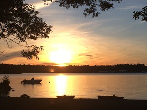 ビーチ、サンラウンジャー