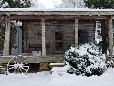 120Yr Old Cabin Great for couple/family, 15 min from Boone, center of 200 acres!