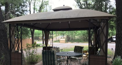On the river,Close to Midtown,Fun Trackers, The Inn , Fishing. Sleeps 11 in bed